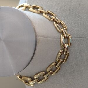 Gold tone link chocker